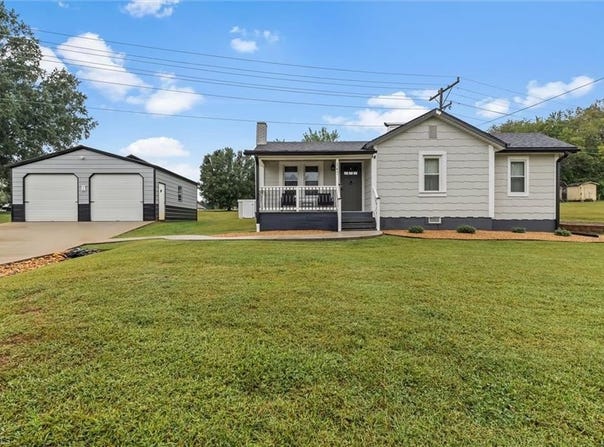 147 E Old Mckinney Road, Mount Airy, NC 27030