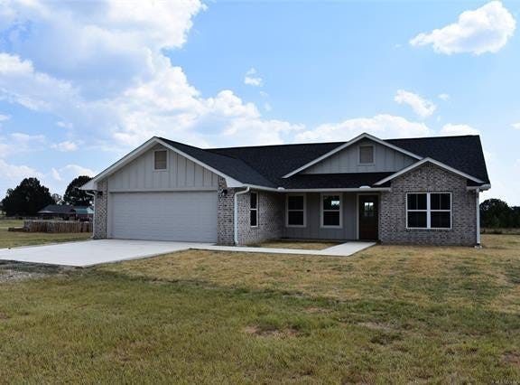 2915 E 2090 Road, Hugo, OK 74743