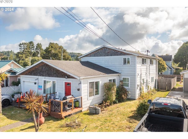 160 N 8TH St, Lakeside, OR 97449