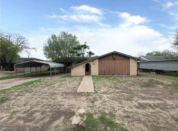 908 Fannin Street, George West, TX 78022