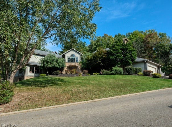 411 Donahey Avenue NE, New Philadelphia, OH 44663