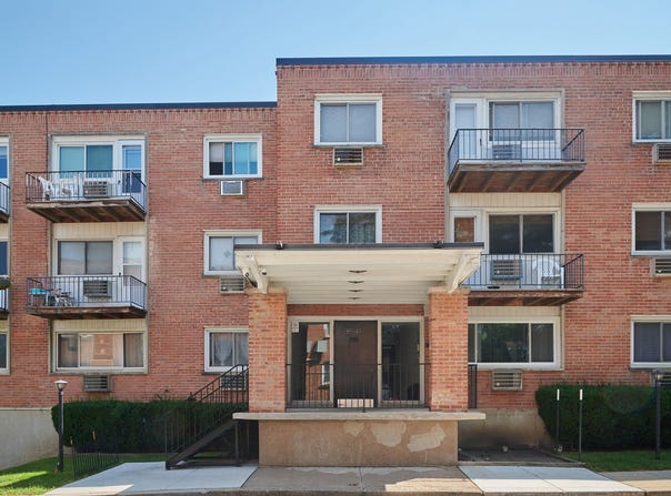 8541 Lotus Avenue, Skokie, IL 60077