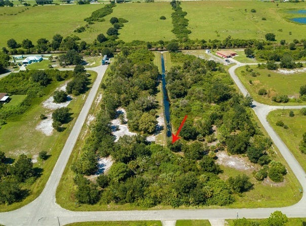 392 Carrillon Avenue S, Lehigh Acres, FL 33974