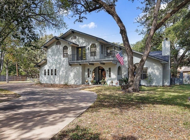 104 Hickory Lane, Columbus, TX 78934