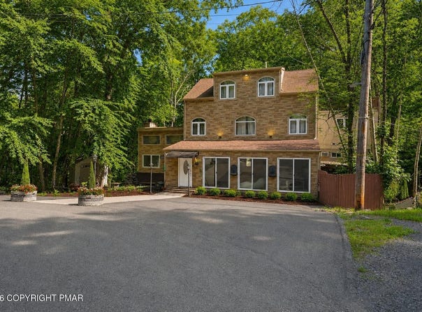 3130 Delaware Circle, Bushkill, PA 18324
