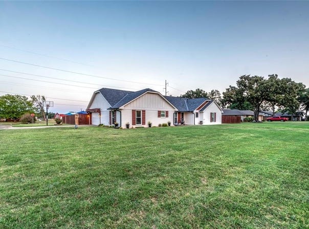 112 Clador Drive, Chandler, OK 74834