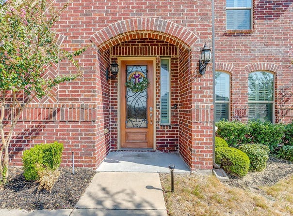 124 Lone Oak Drive, Crowley, TX 76036
