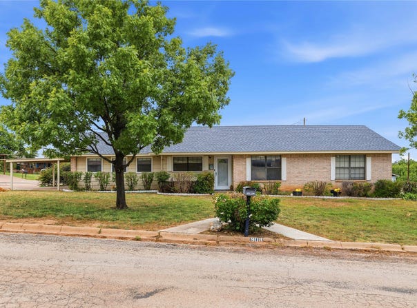 908 W 2nd Street, Coleman, TX 76834