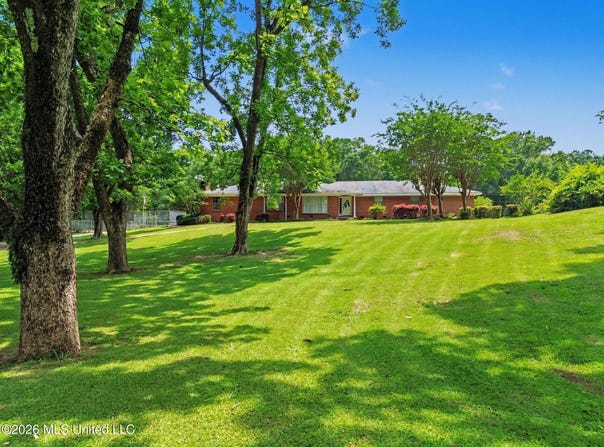 810 E College Avenue, Wiggins, MS 39577