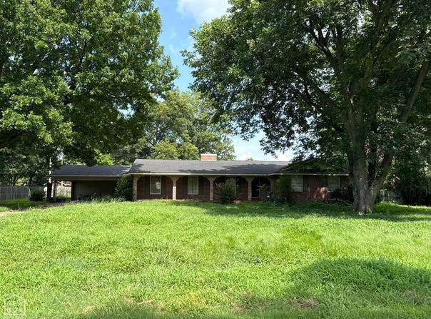 123 East, Osceola, AR 72370