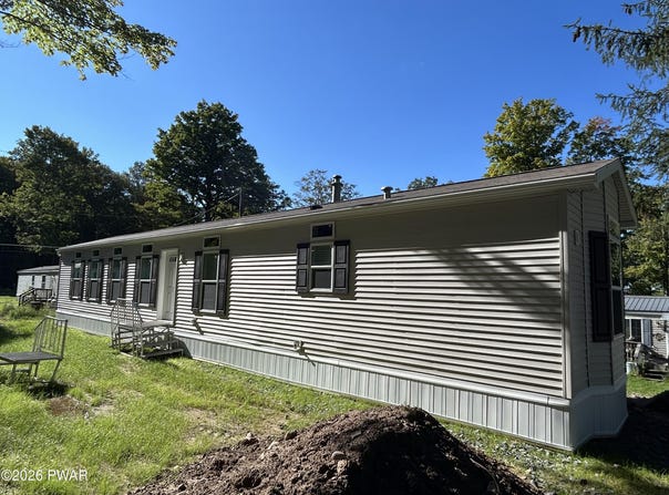 107 Middle Road, Greentown, PA 18426