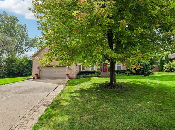 2002 Ravine Drive, Gurnee, IL 60031