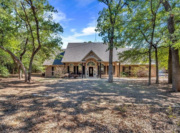 9645 Oak Meadow Lane, Pilot Point, TX 76258