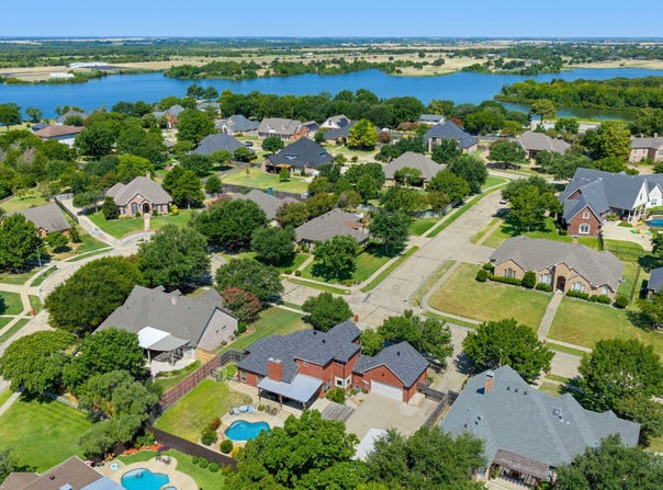 1907 Clearview Drive, Ennis, TX 75119