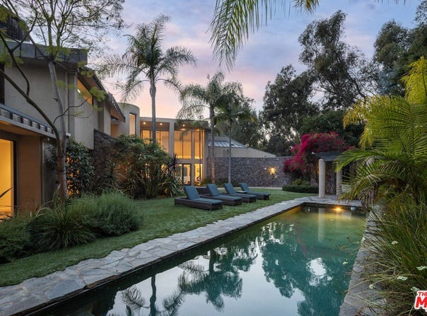 1060 E Oakmont Dr, Los Angeles, CA 90049
