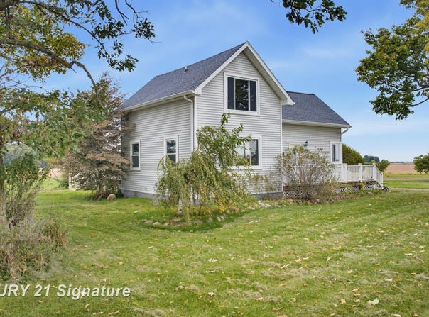 19422 Stuart Road, Chesaning, MI 48616