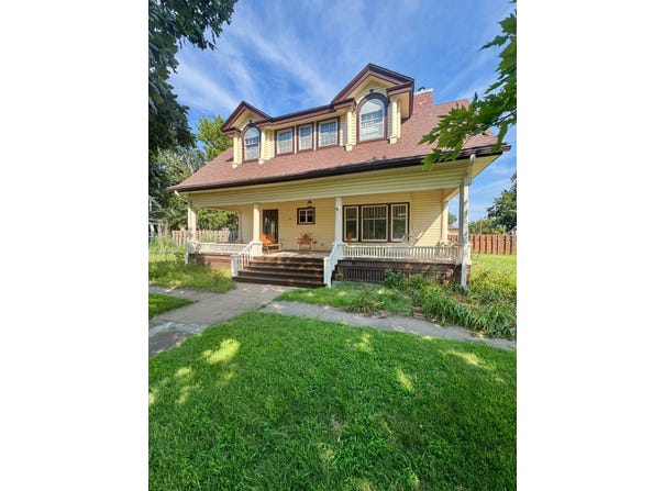 401 N Douglas Ave, Ellsworth, KS 67439