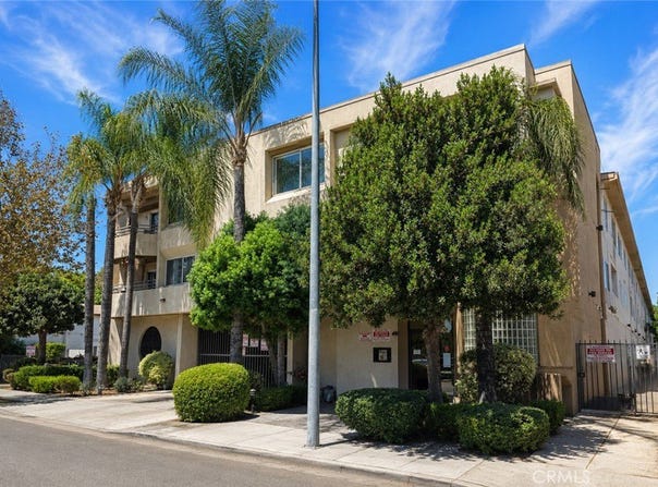 15455 Sherman Way, Van Nuys, CA 91406