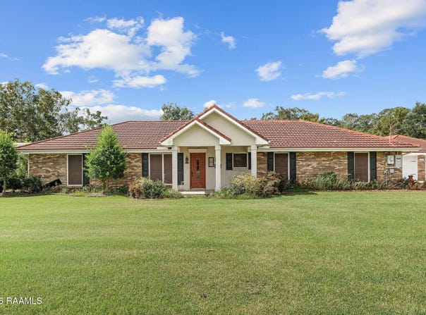 1907 Teche Drive, Breaux Bridge, LA 70517