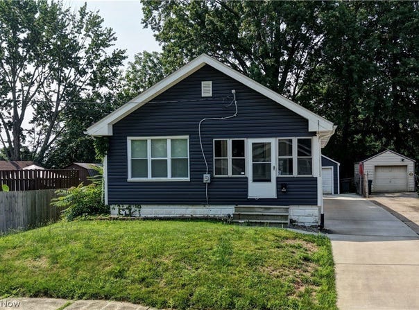 1870 Shaw Avenue, Akron, OH 44305