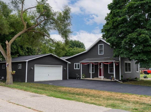 522 N 2nd Street, Shepherd, MI 48883