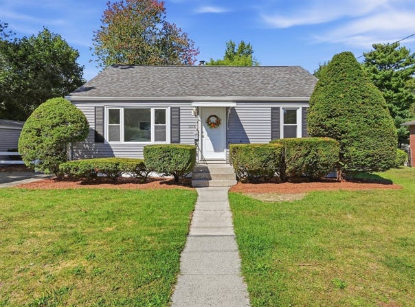 1078 Granby Rd, Chicopee, MA 01020