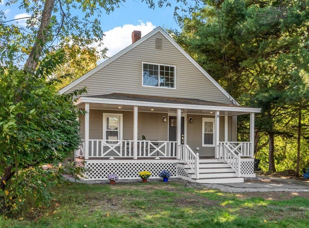 15 Arcadia St, Grafton, MA 01560