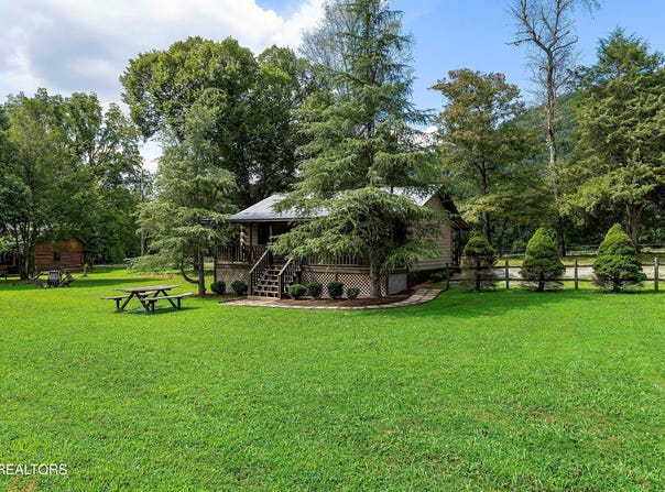 339 Stables Drive, Townsend, TN 37882