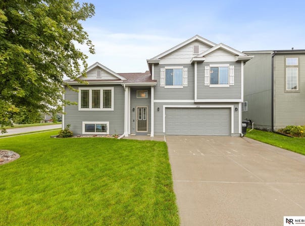 8802 N 160th Street, Bennington, NE 68007