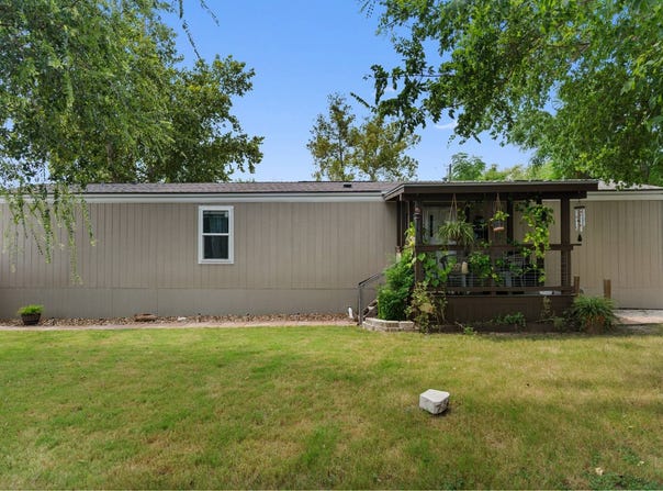 202 Chad Dr, Center Point, TX 78010