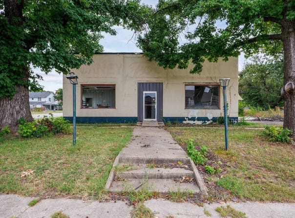 201 S Spring St, Caney, KS 67333