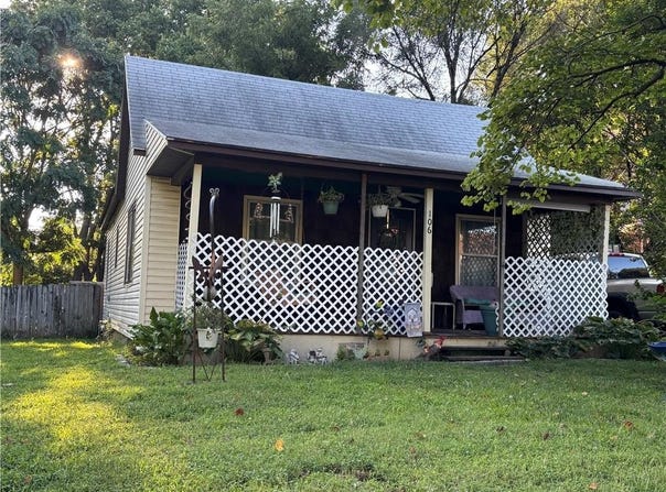 106 S Park Avenue, Independence, MO 64050