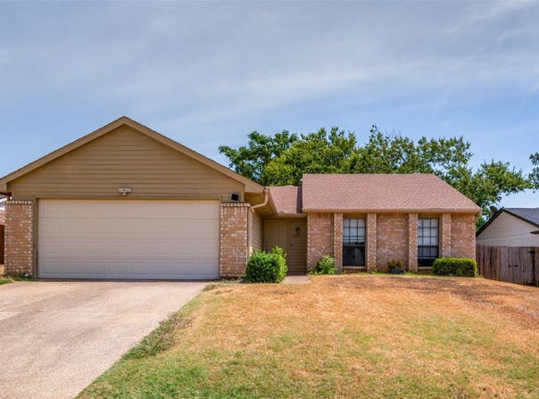 2602 Knoll Trail, Euless, TX 76039