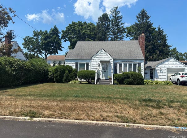 85 Harris Street, Patchogue, NY 11772