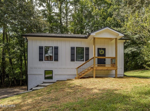 329 Old Emory Rd, Clinton, TN 37716