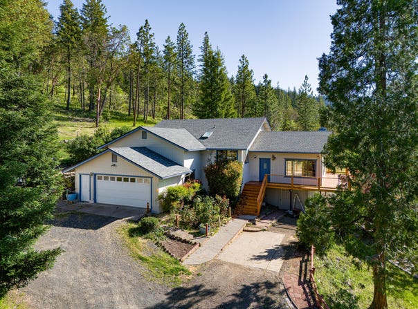 1306 Lewis Road, Prospect, OR 97536