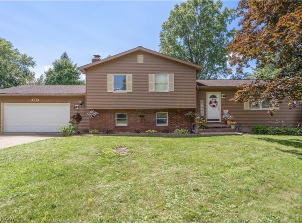 457 S Colonial Drive, Cortland, OH 44410
