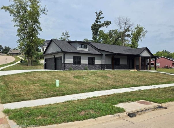 5630 Seminole Valley Trail NE, Cedar Rapids, IA 52411