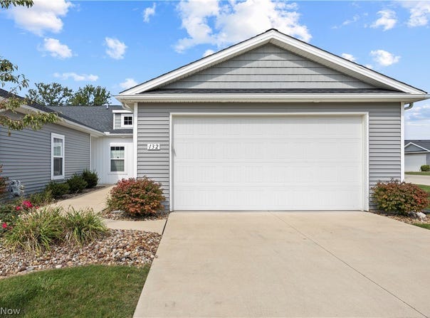 132 Acorn Lane, Elyria, OH 44035