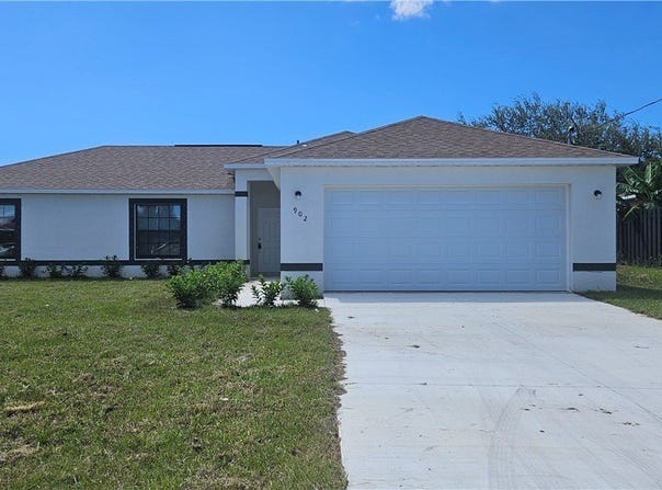 902 NE 2nd Place, Cape Coral, FL 33909