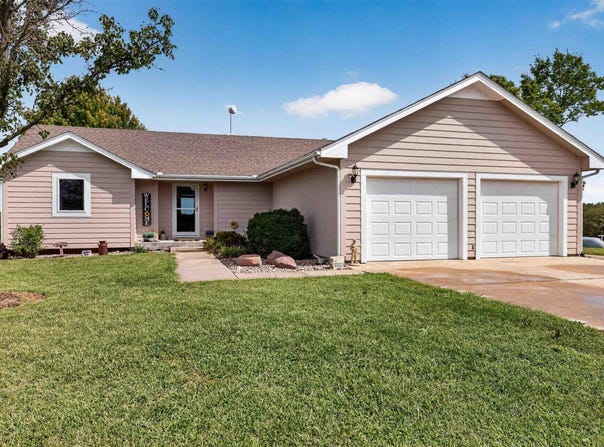 23150 N RD, Holton, KS 66436