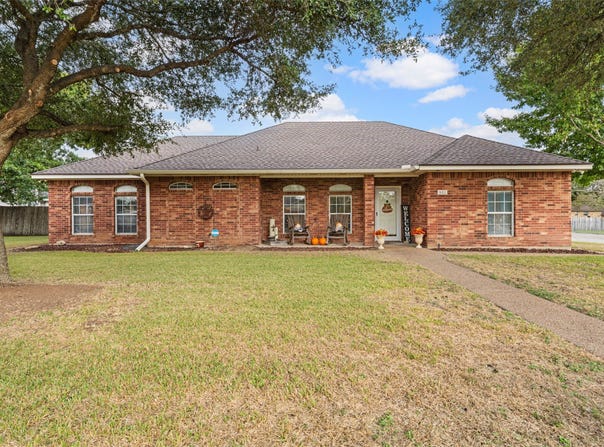 901 Dogwood Street, Robinson, TX 76706
