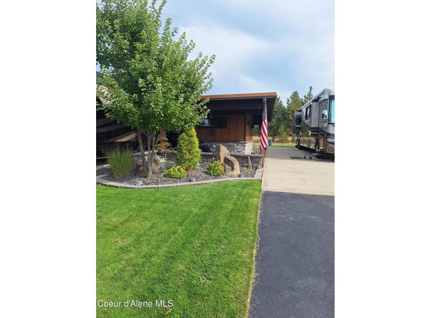 17 Sand Trap Ln, Blanchard, ID 83804