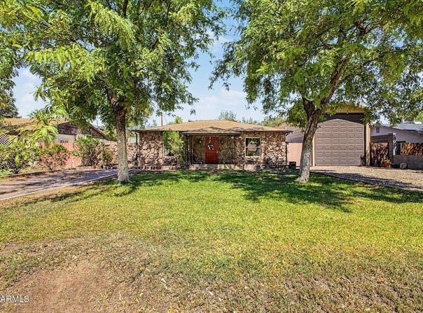2216 W AUGUSTA Avenue, Phoenix, AZ 85021