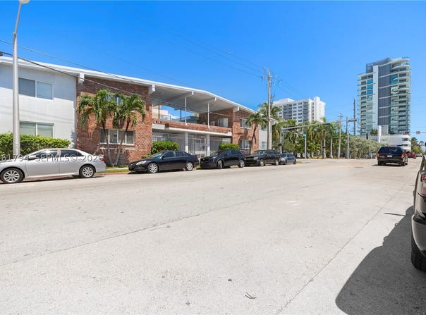 315 69th St, Miami Beach, FL 33141