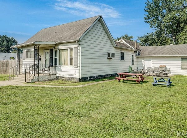 723 S Hackman Street, Staunton, IL 62088