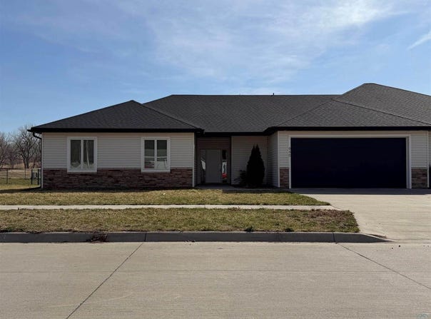 640 South 9th St, Akron, IA 51001
