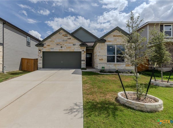 236 Colonel Mcnally Loop, Jarrell, TX 76537