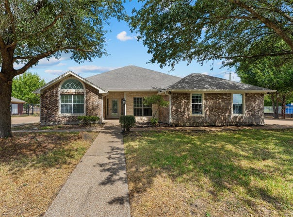 303 S Cedar Ridge Circle, Robinson, TX 76706