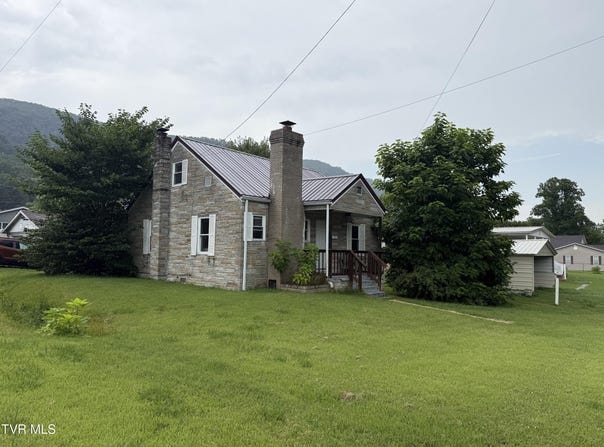 2001 E 3rd Avenue, Big Stone Gap, VA 24219